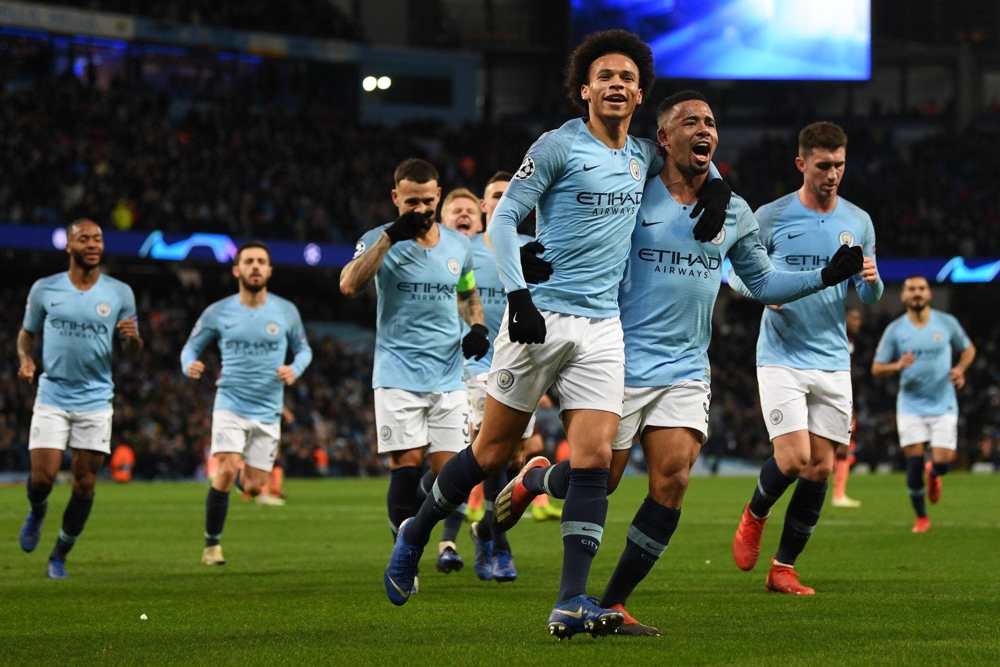 更因其端庄 更因其端庄